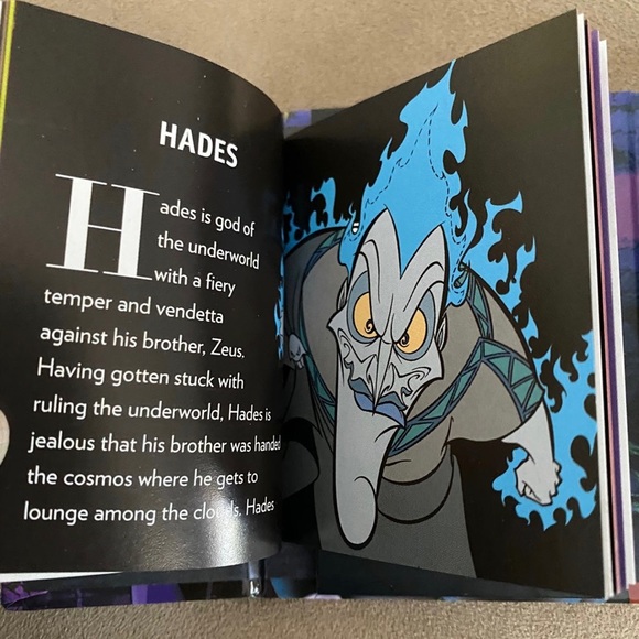 FINAL MARKDOWN• 
⚡️Disney Villains Enamel Pin boxed Set With 3 Exclusive Designs - Picture 6 of 7